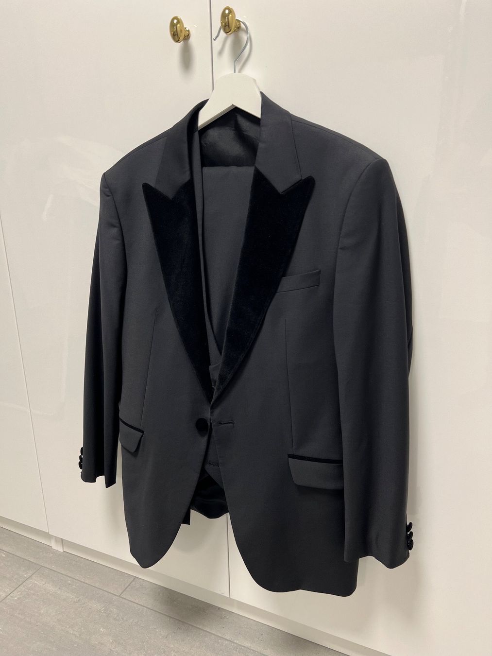 Completi: Hochzeitsanzug | Bräutigamsanzug | Black – Usato da Niederrohrdorf venduto da fero90 1