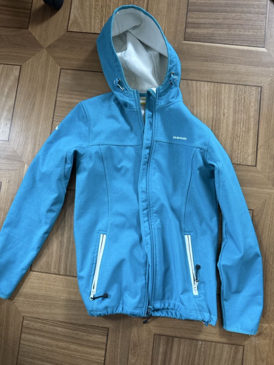 Jacken: Kilimanjaro Softshell Jacke blau Grösse 36  – Gebraucht aus Frauenfeld von Mirabai