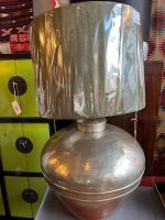 Tischlampe mit silberfarbenem Fuss | LIQUIDATIONSVERKAUF