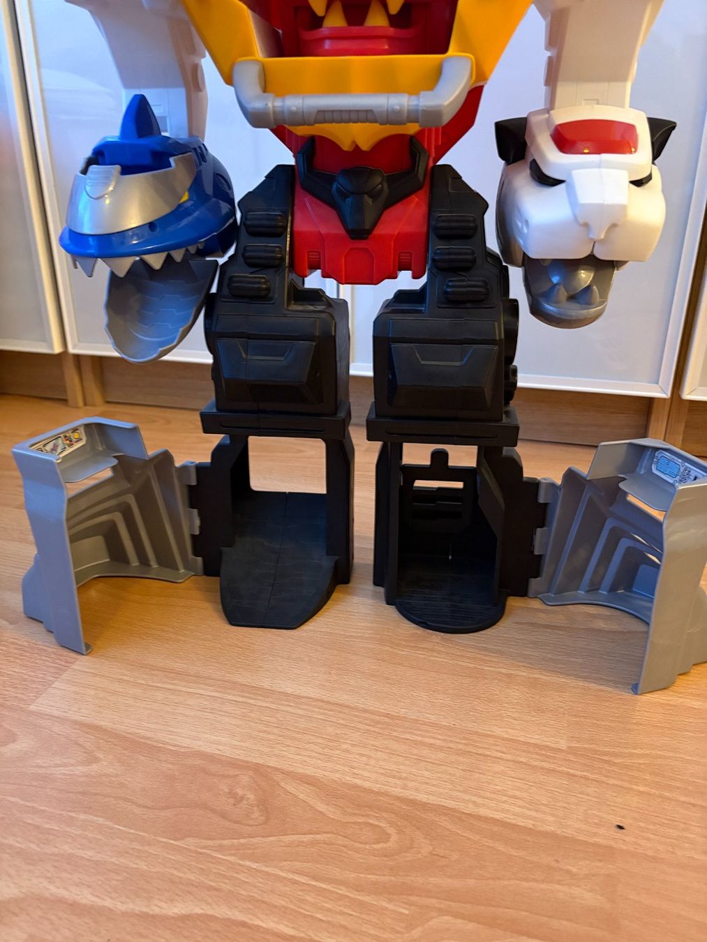 Spielzeuge: Megazord mit Mini Ranger, macht Geräusche – Gebraucht aus Wetzikon ZH von Chrysalia 6