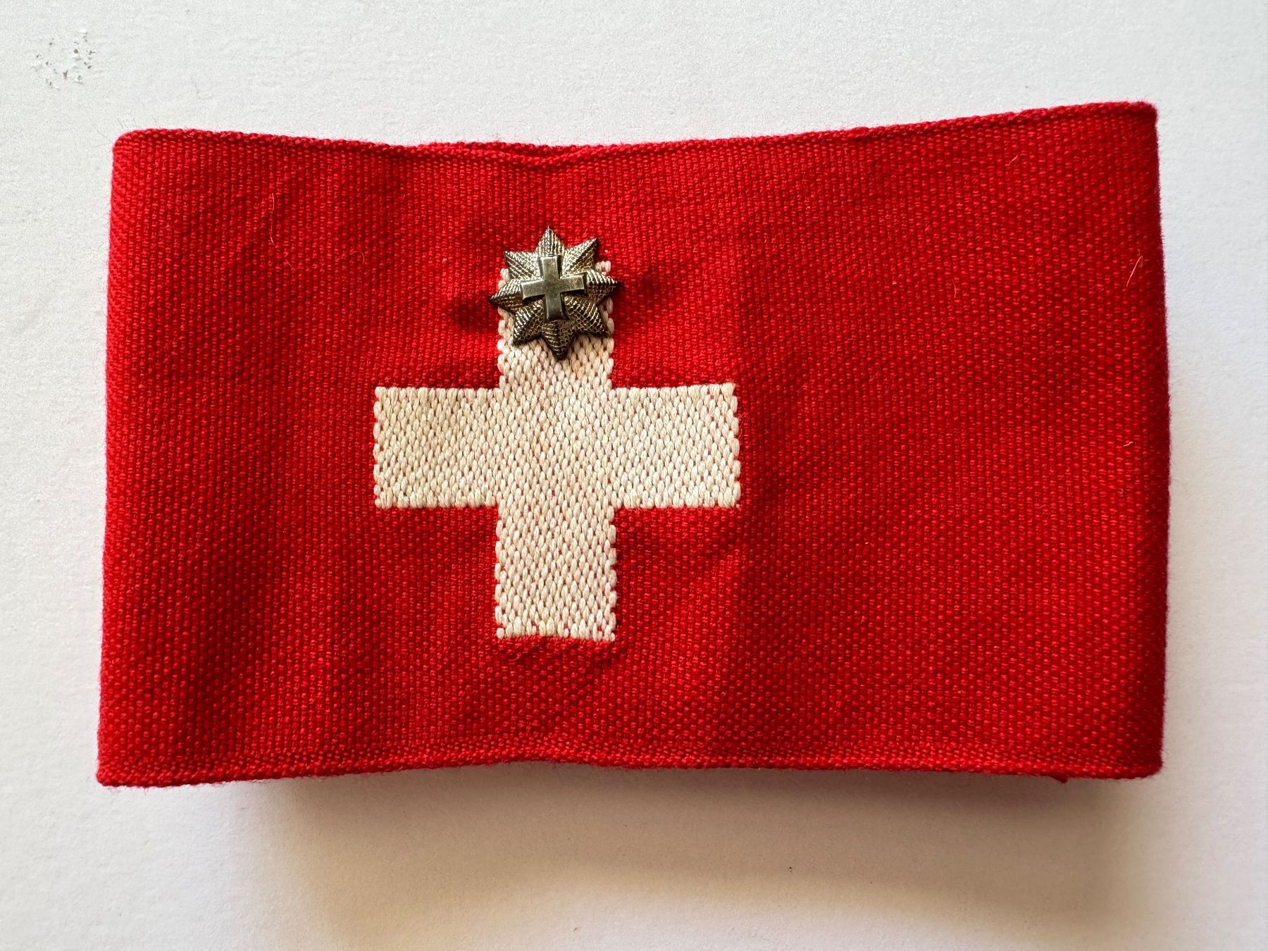 Schweizer Armee Uniformen: Armbinde Schweizer Kreuz mit Abzeichen gebraucht – Gebraucht aus Feldmeilen von Allerlei3112