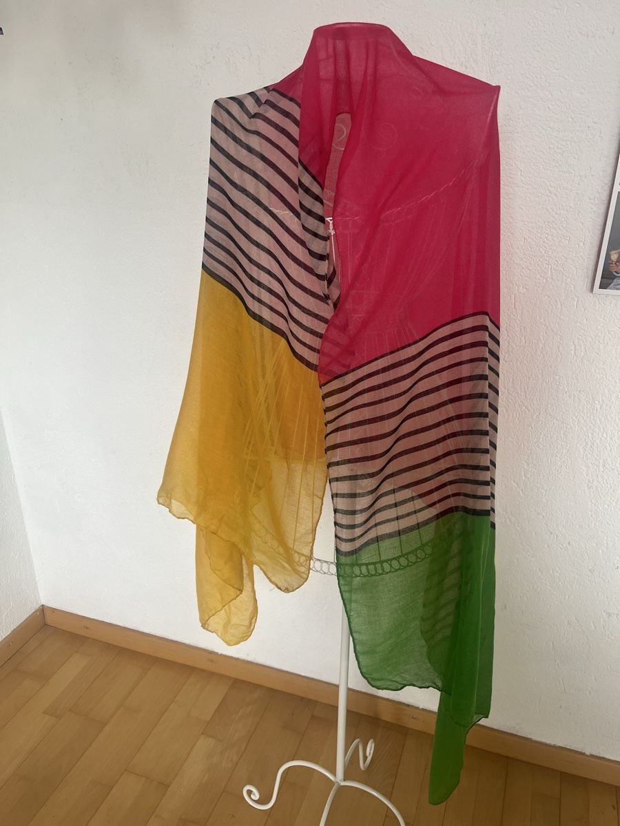 Foulard & Sciarpe: Sommer-Accessoire übers Badekleid oder als Hingucker – Usato da Rorschacherberg venduto da Artmaru 1