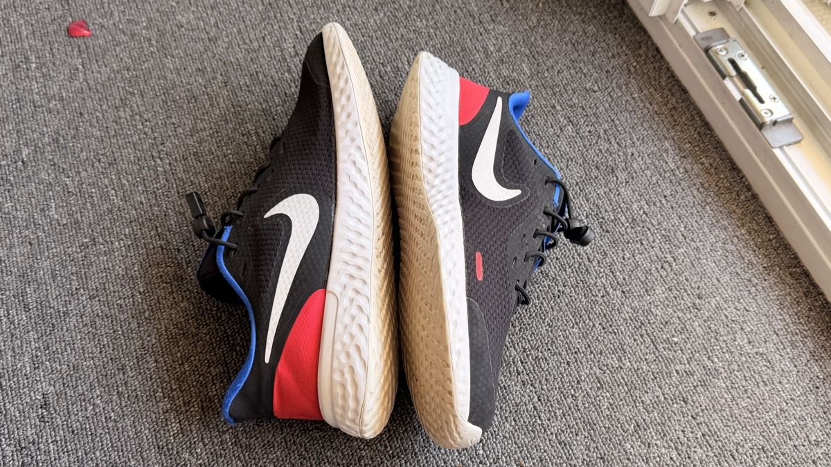 Nike Scarpe da uomo:  Nike Revolution 5 unisexe taille 40  – Usato da Bulle venduto da LeMoleson 4