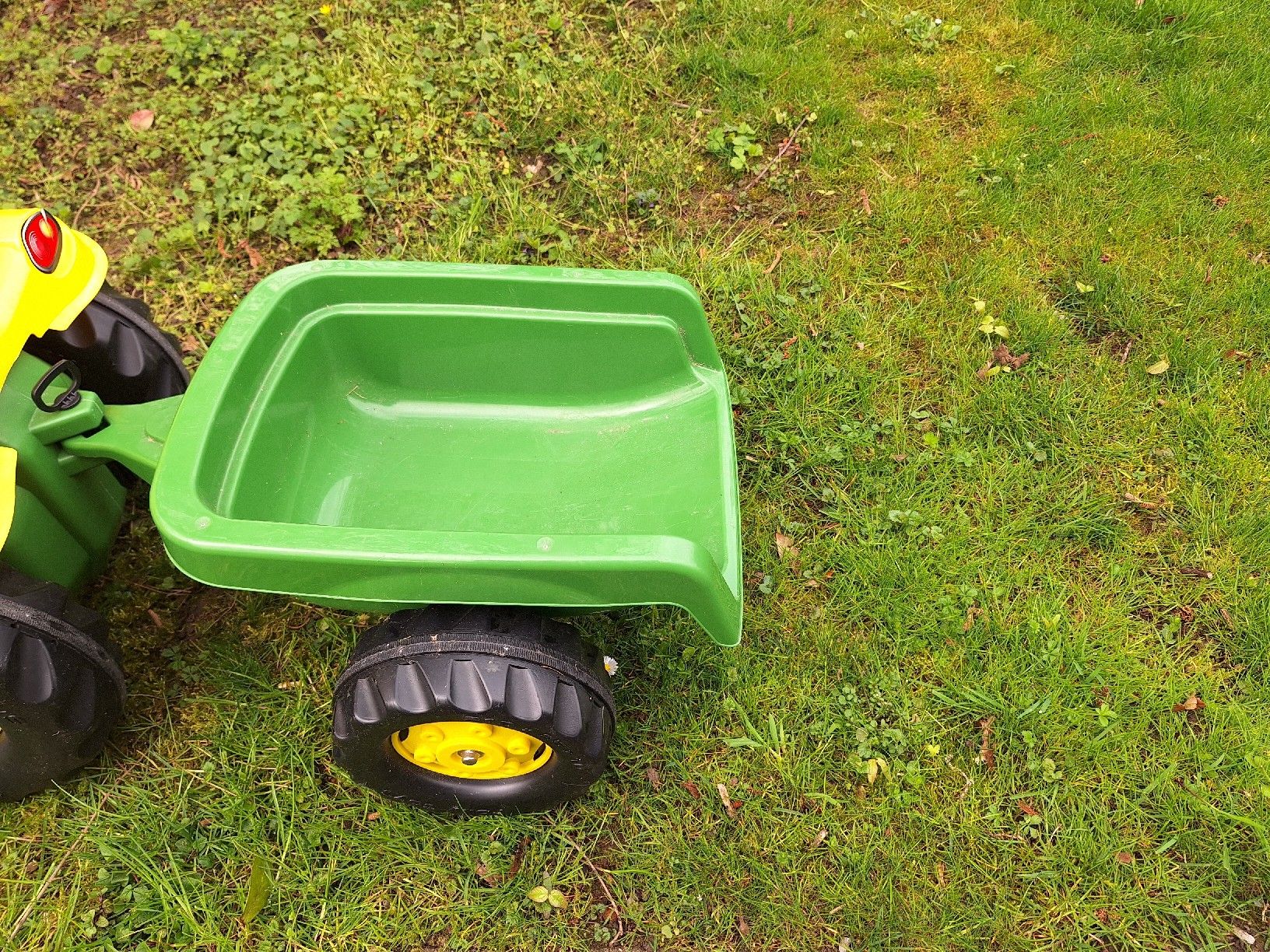 John Deere Fahrzeuge für Kinder: Trettraktor mit Anhänger – Gebraucht aus Dällikon von  3