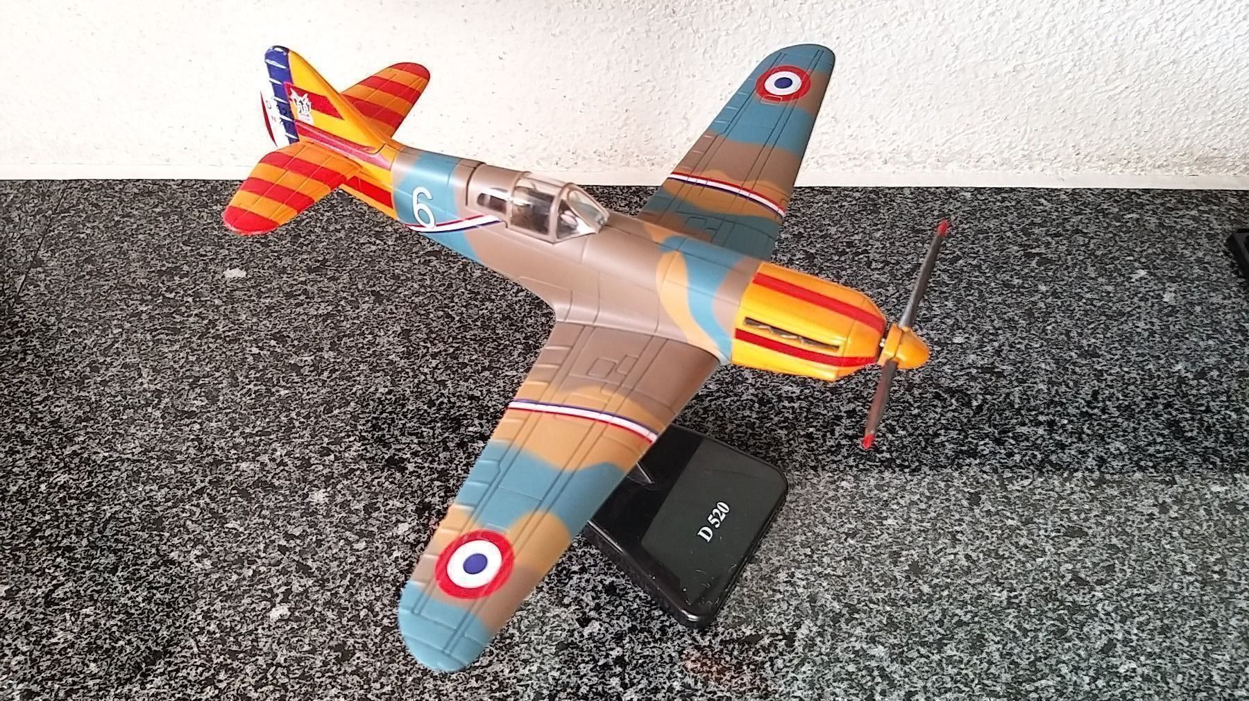 Kit di modellismo & Modellini statici: 11 Flugzeugmodelle diverse Massstäbe – Nuovo (secondo la descrizione) da Rotkreuz venduto da JustForSale 1