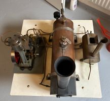 Dampfmaschine Modellbau mit Kessel und Zylinder