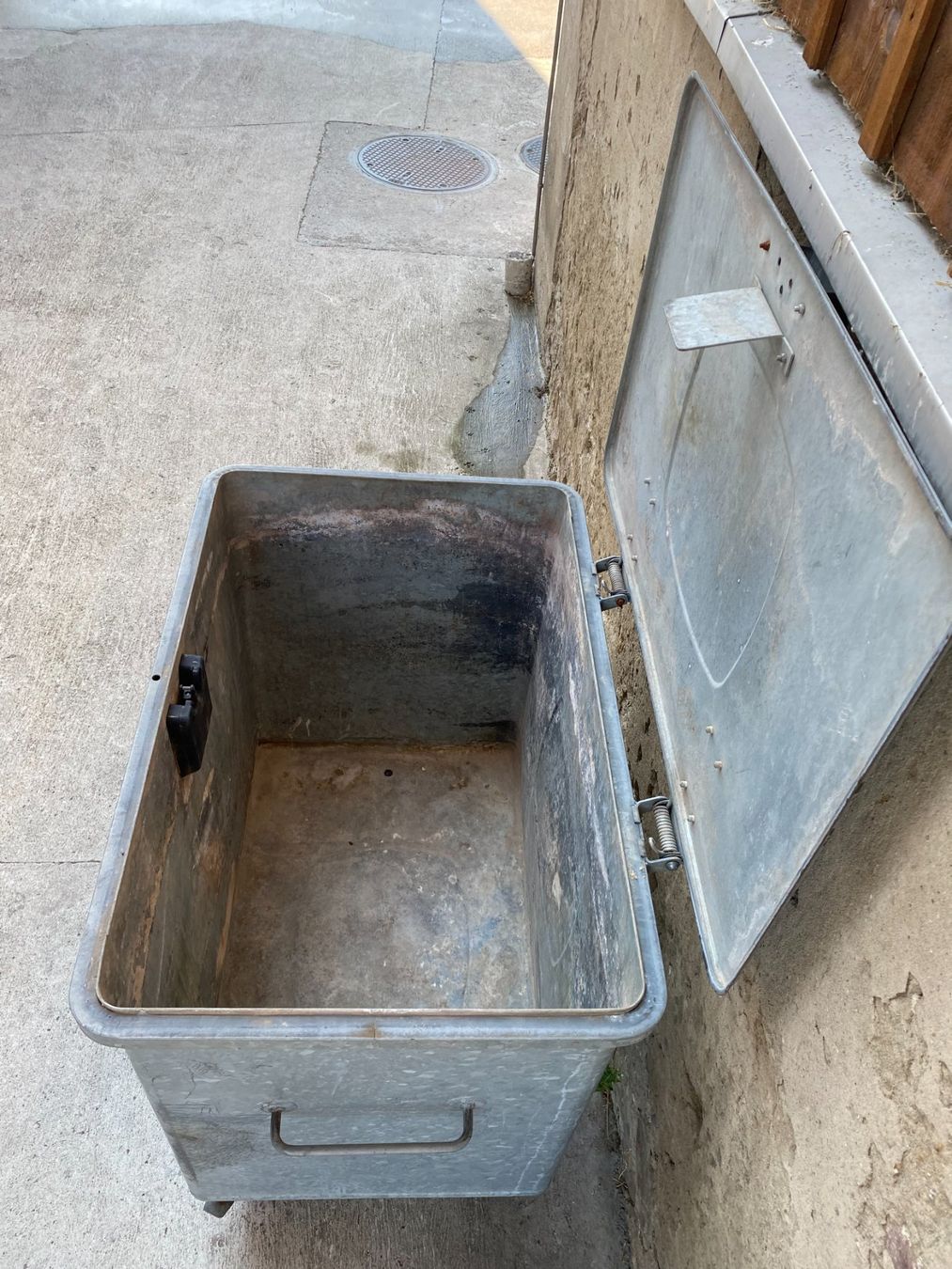 Sonstiges für Büro & Gewerbe: Kehrrichtcontainer – Gebraucht aus Edlibach von mondschein020 2