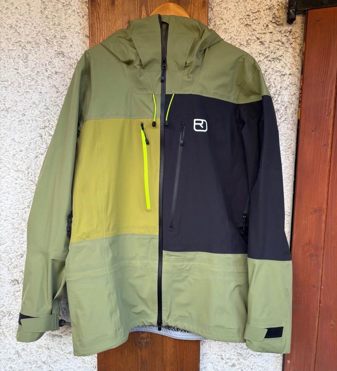 Ortovox Giacche: Ortovox Deep shell jacket, size XL, used one time – Nuovo (secondo la descrizione) da Verbier venduto da Mythicrider