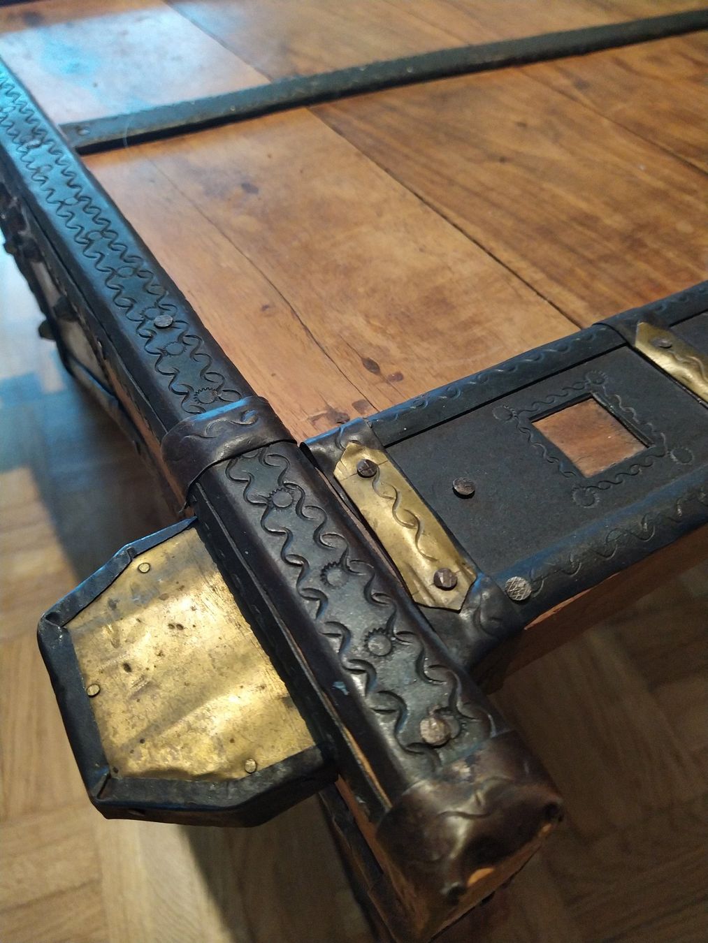 Tavoli: Table basse "charette à boeuf" style indien – Usato da Le Mont-sur-Lausanne venduto da Atelier_Rezart 4