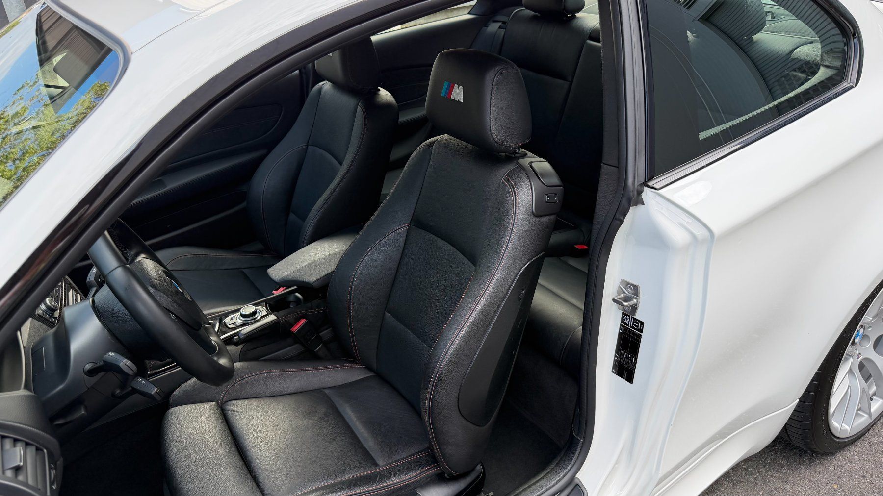 BMW Autos: BMW 1er M Coupé | 2. Hand | Unfallfrei | Keyless-Go | DAB – D'occasion à Schüpfen par rafe02 6