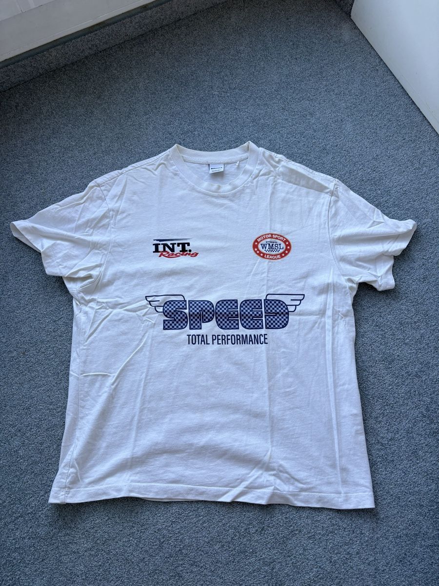 T-shirt: White Tee – Usato da Thalwil venduto da kea_sj87