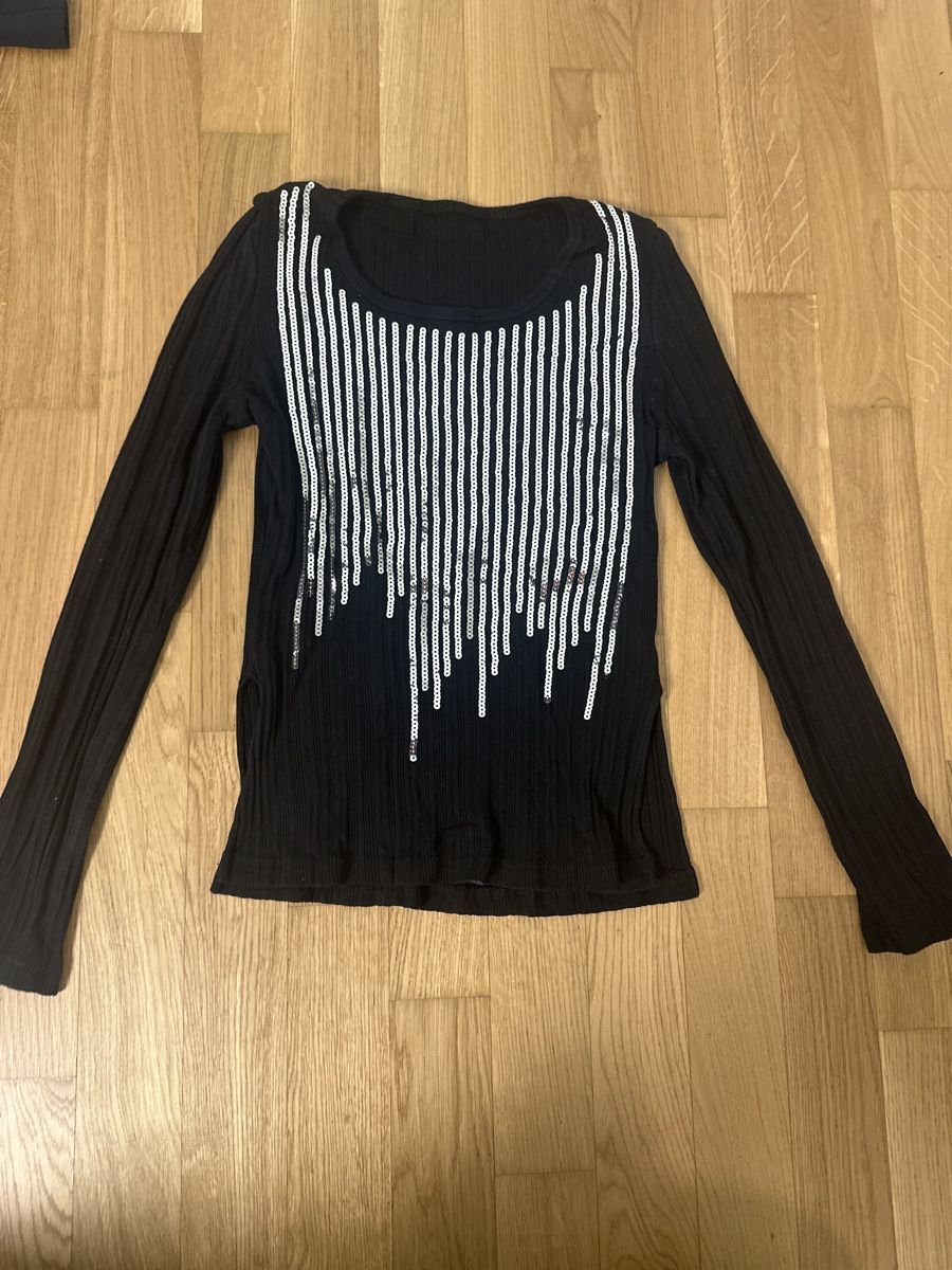 Tops: Top, schwarz mit Pailletten, Gr. S – Gebraucht aus Neuenegg von kar_smg9
