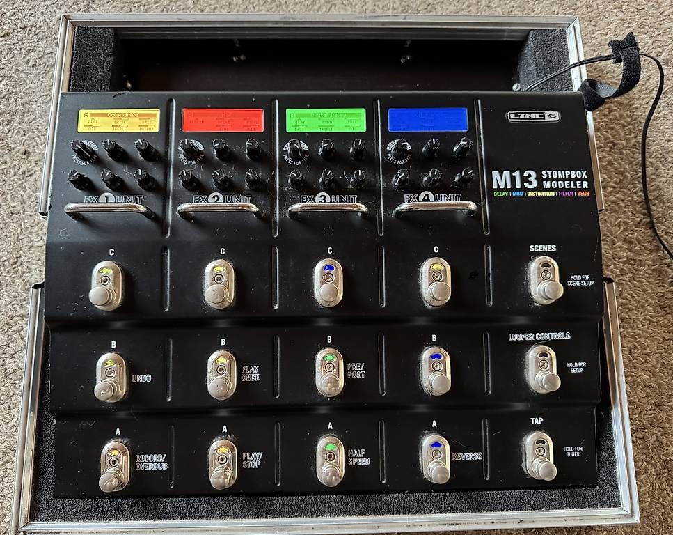 Strumenti musicali: Line 6 M13 Stompbox Modeler inkl. robustem Thon Flightcase – Usato da Birr venduto da Dida110