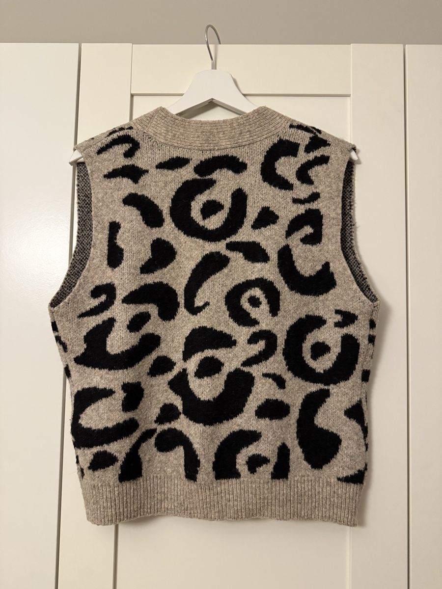 Gilets: Strickweste Leo Grösse S – Neuf avec emballage d'origine à Mörschwil par Seegurke18 3