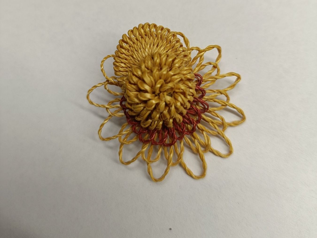 Placchette & Badge: Pin Schöner Sonnenhut /Strohhut - Box 35 – Usato da Köniz venduto da Pinscollect