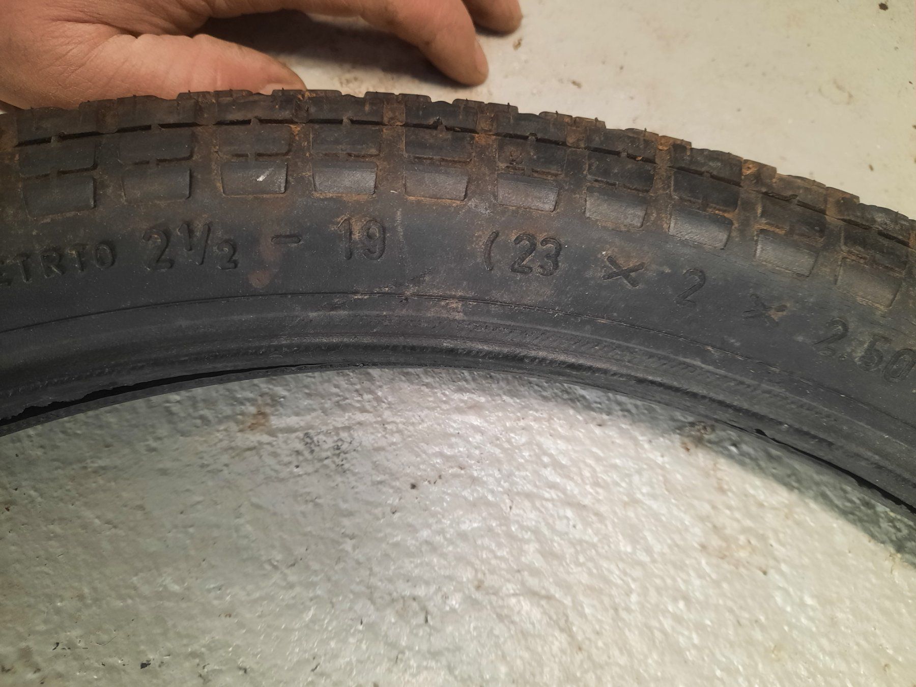 Parti ricambio per ciclomotori: 19" Mofapneu – Usato da Ermensee venduto da volvo-Turbo 4