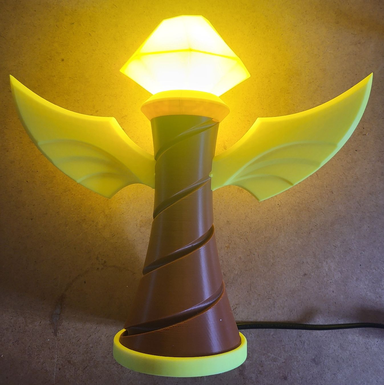 Statuette: Lampe League of Legends – Usato da Montet (Glâne) venduto da KOADA