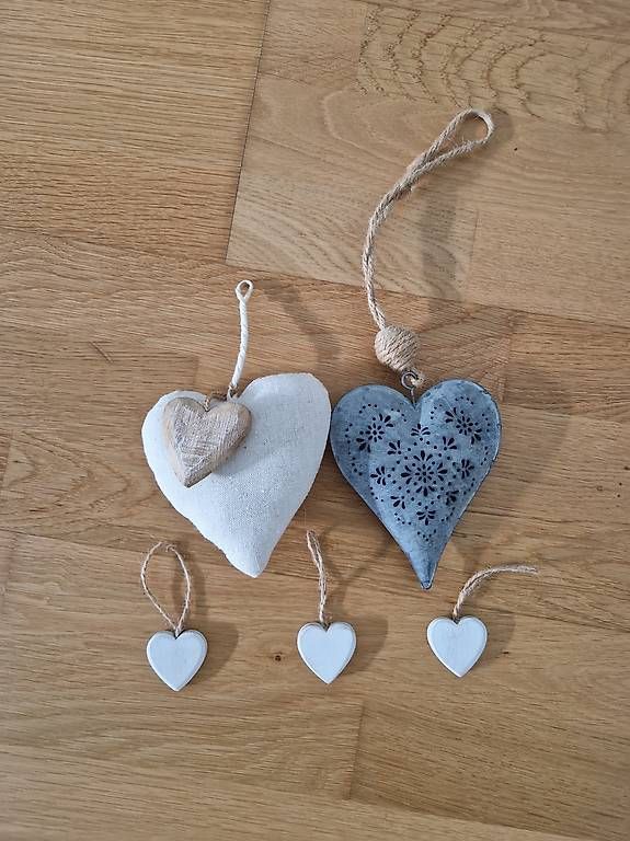Tutte le decorazioni: Set d cuori decorativi – Usato da Lugano venduto da ann_hw7p
