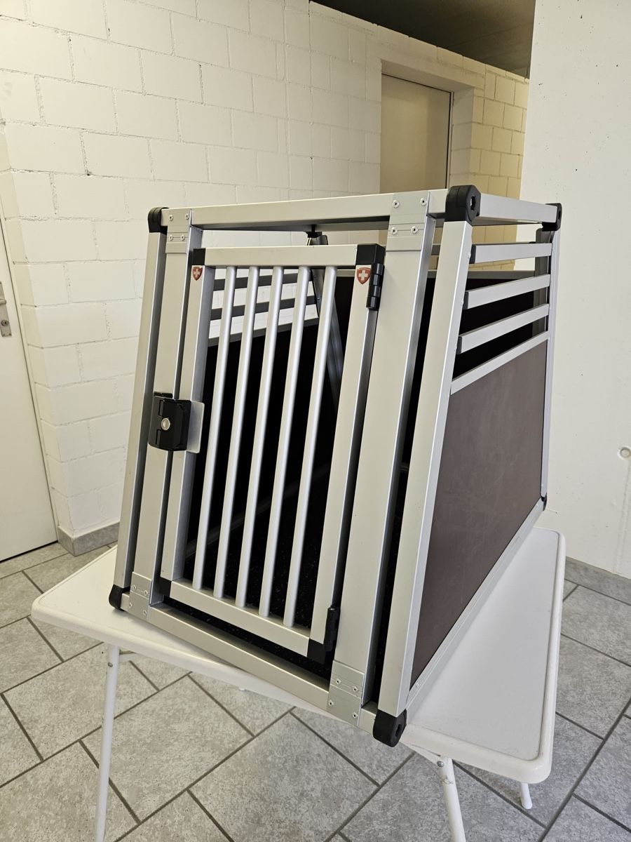 Cages, transport & sécurité: Hundebox fürs Auto – D'occasion à Cham par stellarsky