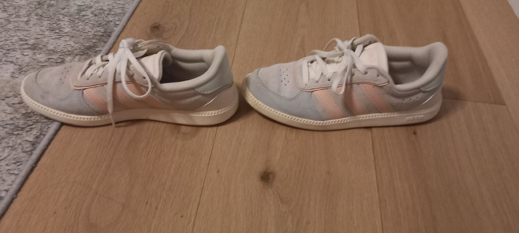 Adidas Scarpe da donna: Adidas light colour shoes – Nuovo (secondo la descrizione) da Arlesheim venduto da ali_2mfm 2