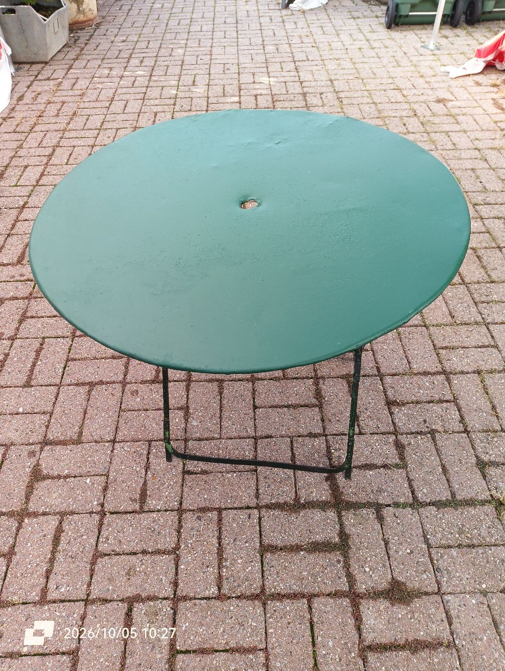 Tavoli: Table ronde pliable en métal  – Usato da Veyrier venduto da MJ69BROC