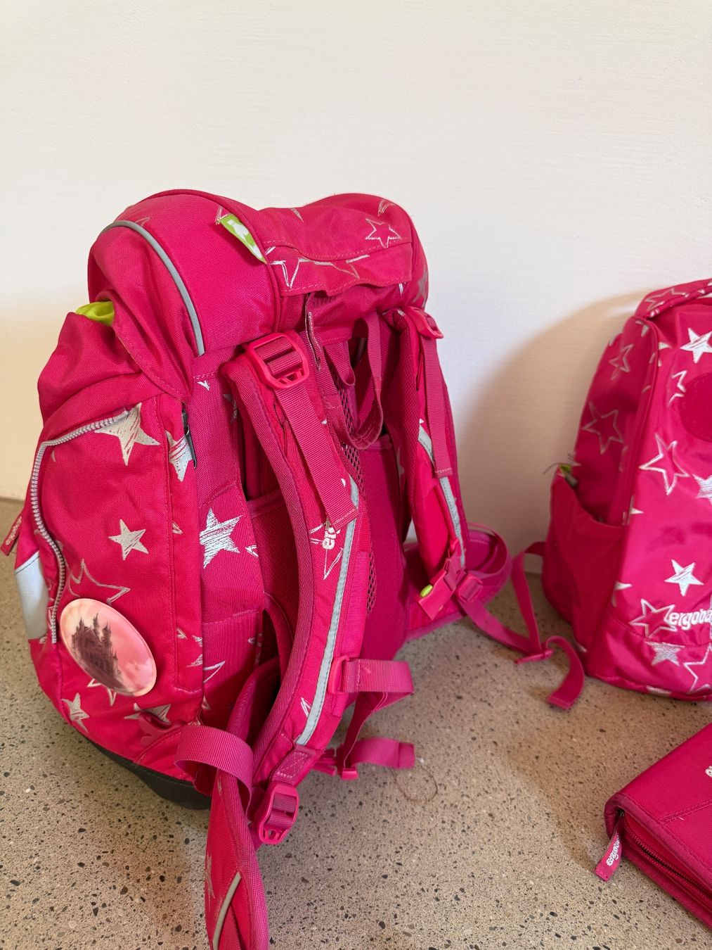 Ergobag Kindertaschen: Ergobag Schulrucksack Set Pink Sterne – Gebraucht aus Wohlen AG von sel_2zd6 5