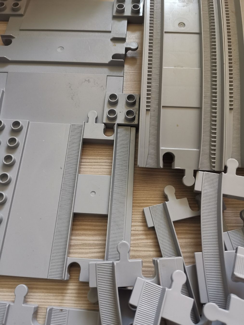 Lego Spielzeuge: Lego Duplo Eisenbahn Teile mit 2 Loks usw. – Gebraucht aus Effretikon von Superkarin7 6
