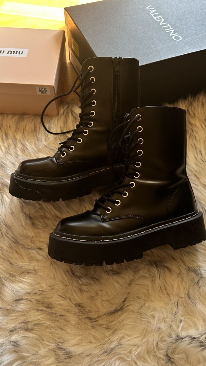 Scarpe per cavalli: Black Platform Boots - Size 37 - Perfect for Autumn! – Usato da Wallisellen venduto da res_7kd9 3