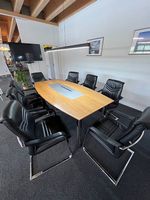 Hochwertiger Sitzungstisch / Konferenztisch Holz