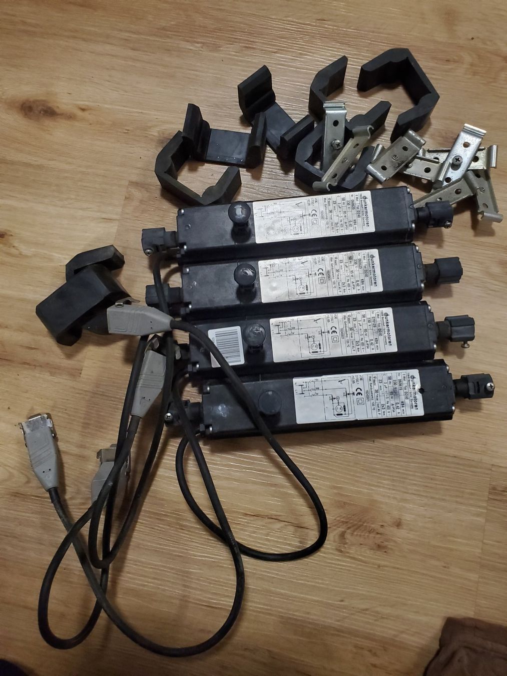 Tende da sole: 4 Stück Dunker Lamellenstorenmotor – Usato da unterschächen venduto da explos