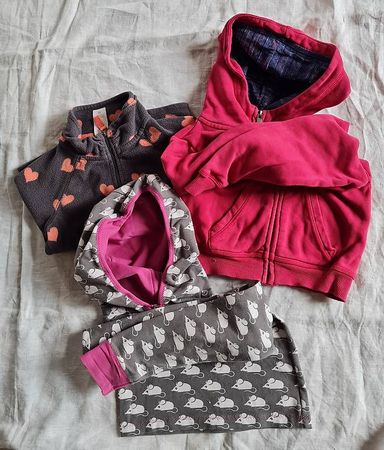 1 Sweatshirt, 2 Kapuzenshirts Gr. 104