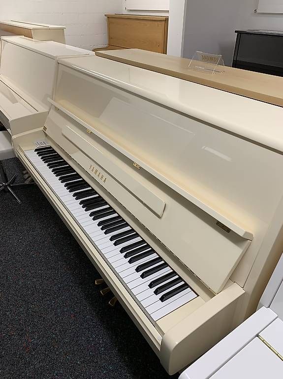 Strumenti musicali: Yamaha E116 weiss poliert – Usato da Niederhasli venduto da Musikhaus-Ammann