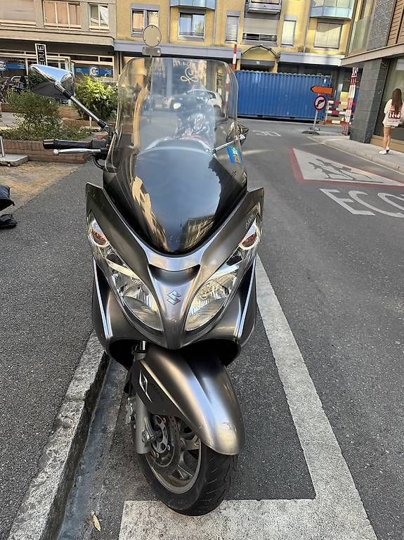 Suzuki Scooter: Suzuki Burgman 400 AN400A  400 cm³  2011 – Usato da Genève venduto da Nakowski75 1