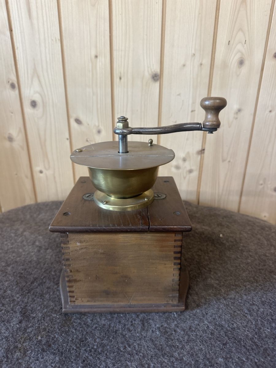 Macchine per caffè & Macchine per espresso: Antike Kaffeemühle Holz Messing – Usato da Baar venduto da Hillsboro 2
