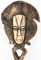 alte Mahongwe Figur Gabun Metall beschlagen Höhe 27 cm