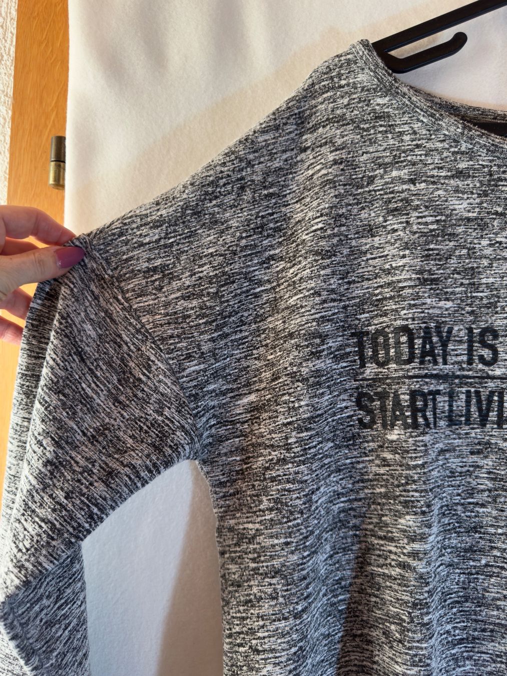 Pullover & Sweatshirts: Grauer Pullover vorn Amisu Gr. L – Gebraucht aus Grosswangen von second_hand_dress 1