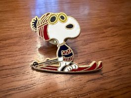 Snoopy Pin Anstecknadel Skifahrer gebraucht guter Zustand