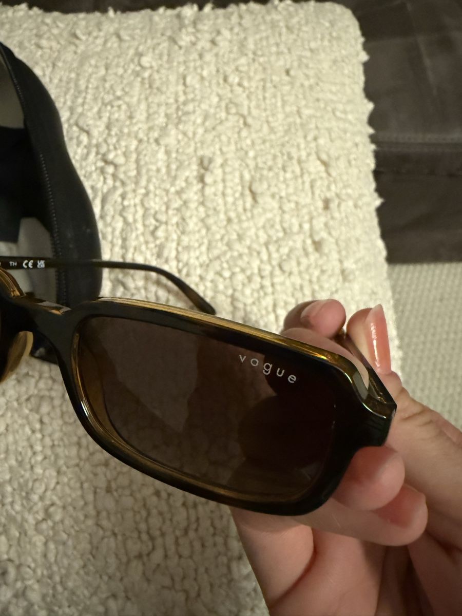 Vogue Lunettes & Verres: Sonnenbrille Vogue Neu – Neuf avec emballage d'origine à Mörschwil par Seegurke18 3