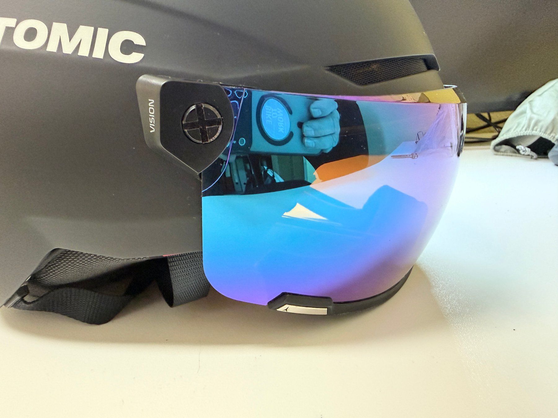 Atomic Caschi: Atomic Visor Skihelm, Sphere, Schwarz, Neu, Gr. L – Nuovo (secondo la descrizione) da Unterengstringen venduto da hausraus 2