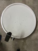 Satellitenschüssel weiss mit LNB gebraucht Zustand