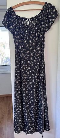 Sommerkleid mit Schlitz. Viskose. Gr. 36.