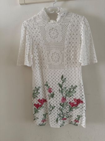 Schönes Spitzenkleid Sommerkleid Weiss Stickerei