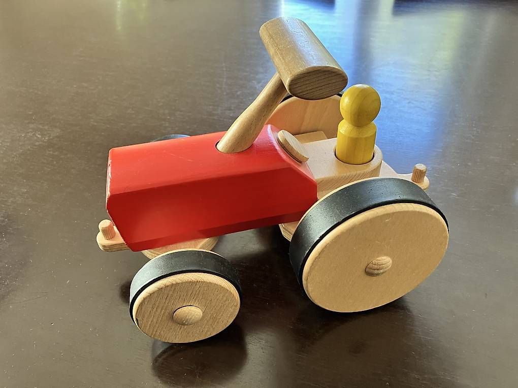 Modellbausätze & Standmodelle: nic Traktor aus Holz – Gebraucht aus solothurn von z-a-z-a 2