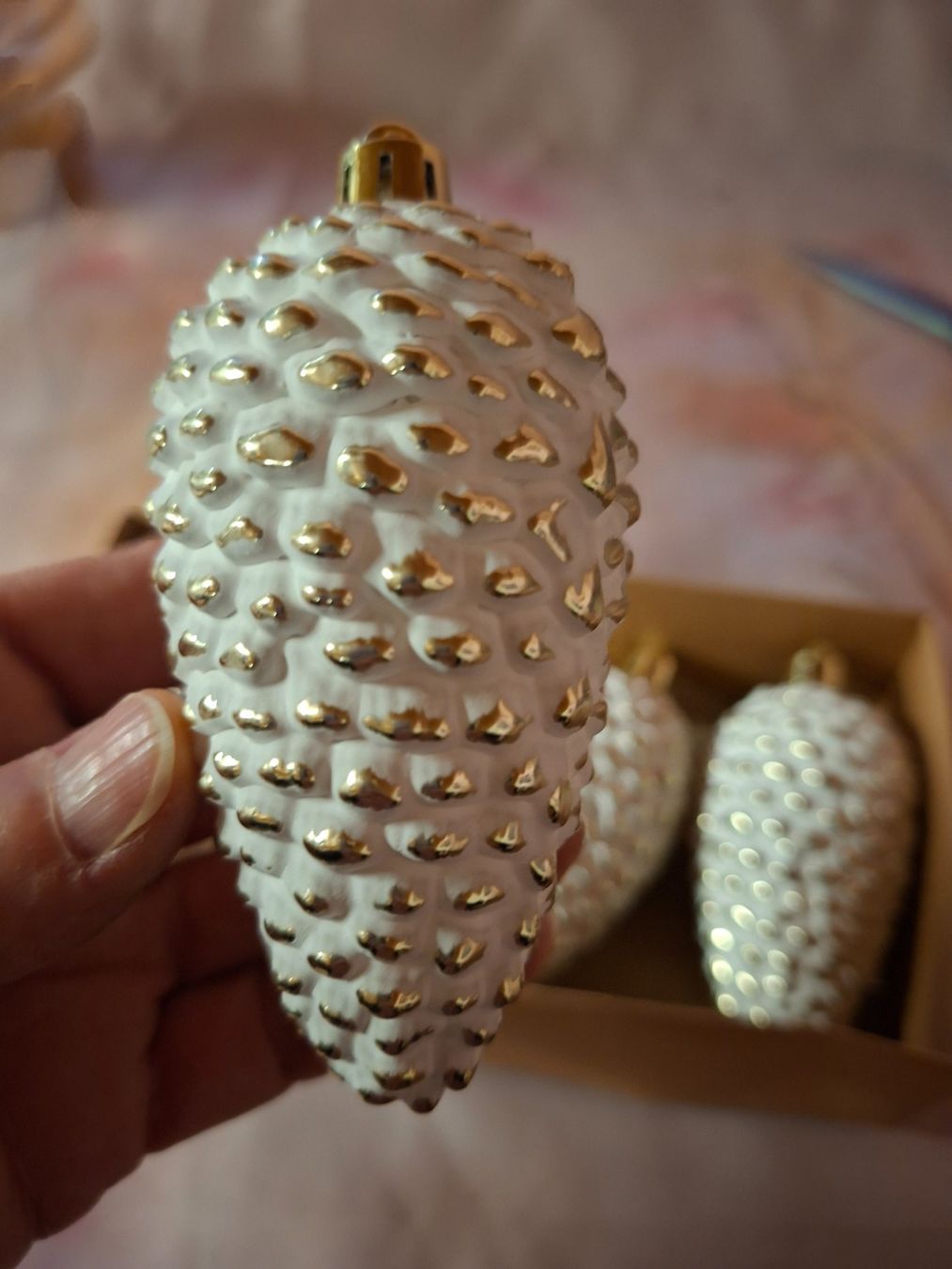 Alle Dekorationen: neu: 4 Weihnachtskugeln Zapfenform weiss – Neu und originalverpackt aus Nassen von verrueckt 1