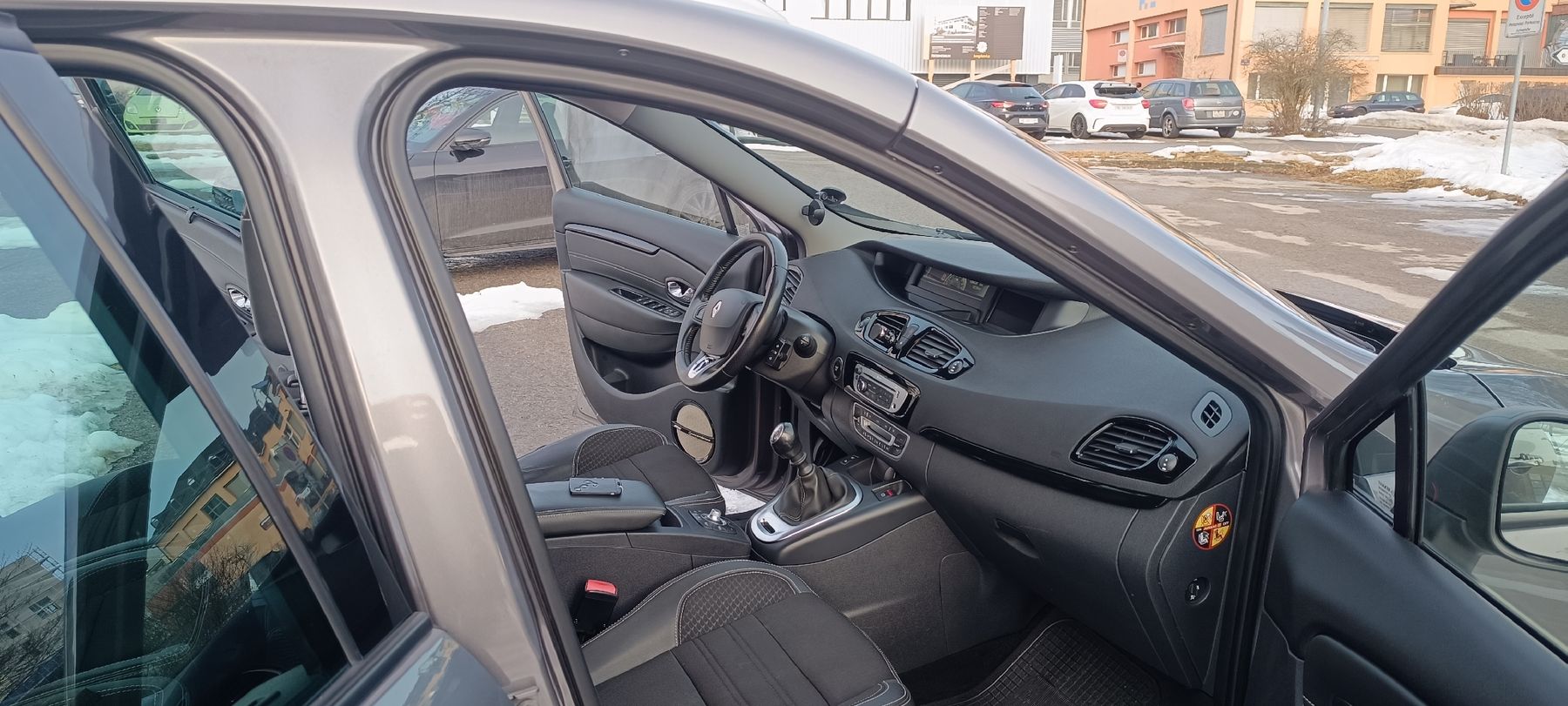 Renault Autos: Renault Scénic 3 – D'occasion à La Chaux-de-Fonds par ser_xr8w 5