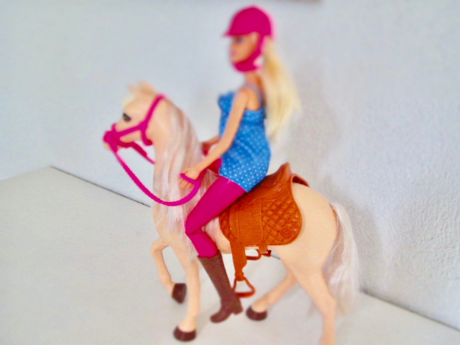 Bambole: BARBIE CAVALIERE ET SON CHEVAL – Usato da Murten venduto da Selliot