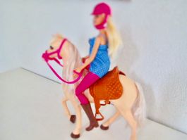 BARBIE CAVALIERE ET SON CHEVAL