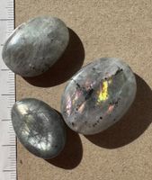 3  exclusive leuchtende Labradorit Steine    rundum poliert!