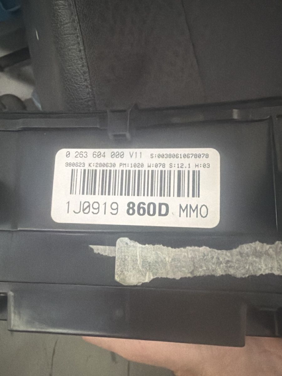 Volkswagen Tutti pezzi di ricambio auto: Golf 4Tacho – Usato da Birrwil venduto da deg_67jl 1