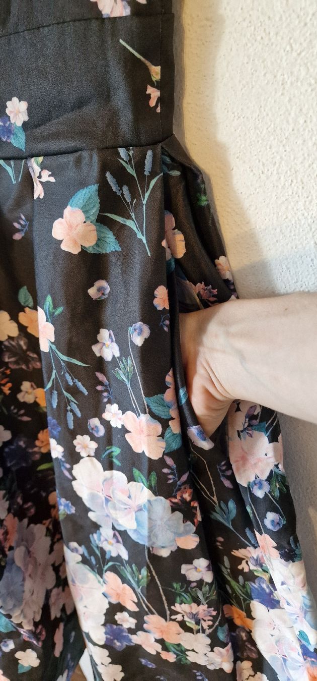 Mint & Berry Vestiti: Mint & Berry Kleid, Gr. 38, Blumenmuster – Usato da Romanshorn venduto da REALJessiB 3